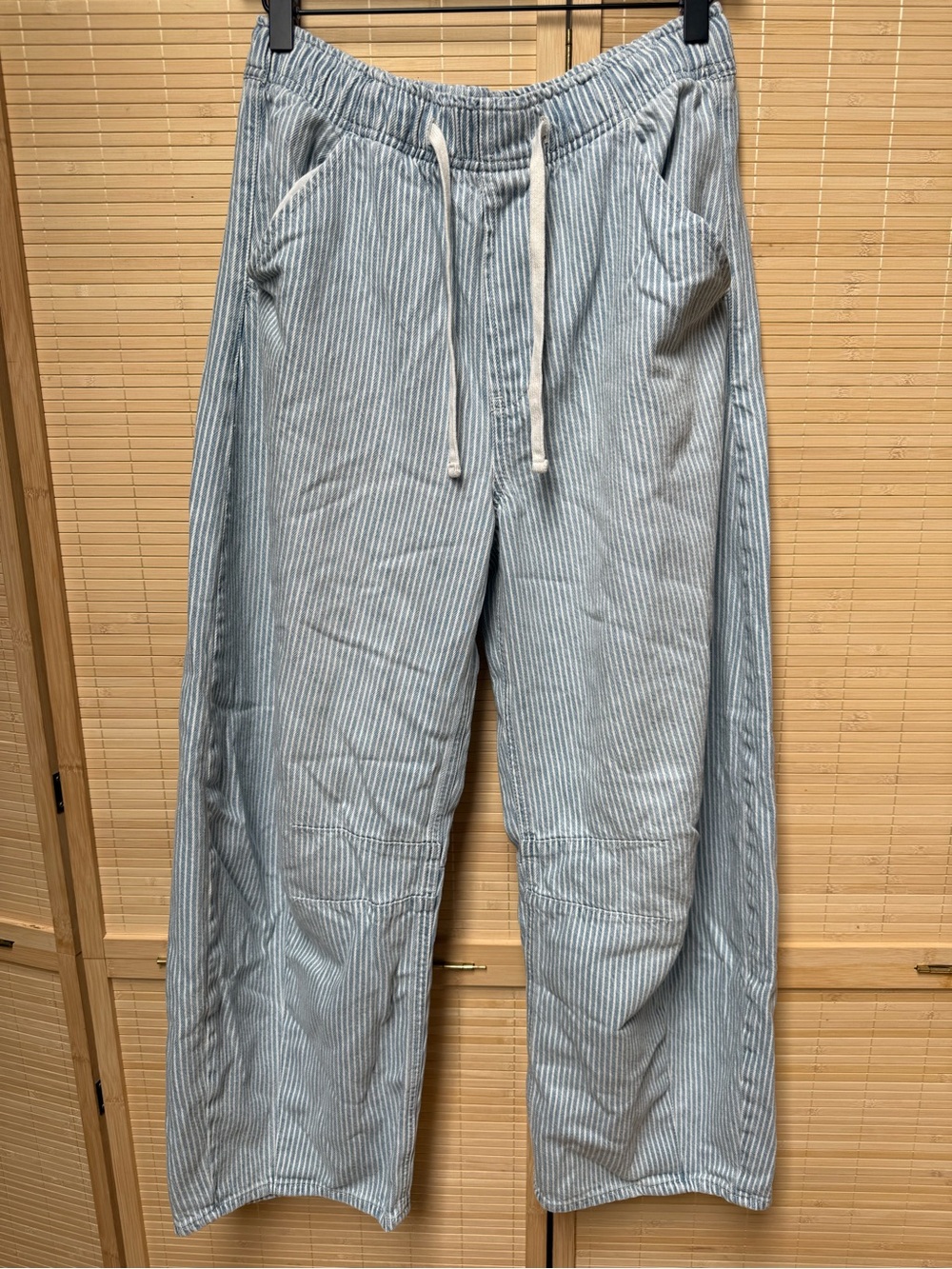GAP Mid Rise UltraSoft Denim Stripe Easy Horseshoe Jeans in Railroad Stripe - Picture 2 of 5